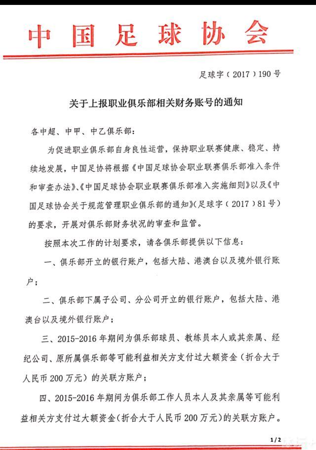 烤鸭包，则是类似燕京烤鸭的那种做法，但是却将烤鸭当成包子馅儿，包进了包子里。